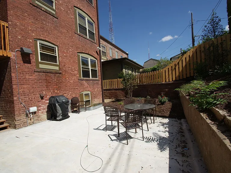 3005 Harney St — Photo 4