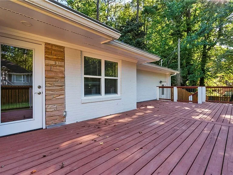 1841 Gainsborough Dr — Photo 20