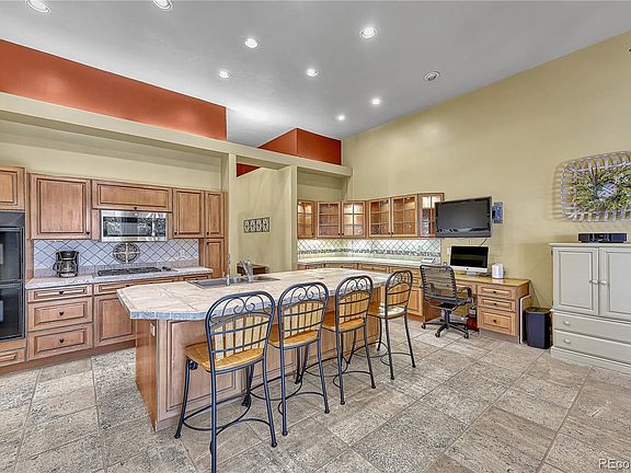 3rd image of 20 Peachtree Cir
