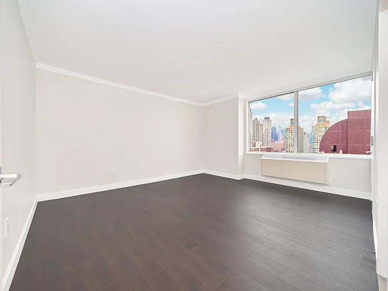 160 Riverside Blvd #21F — Photo 13