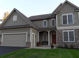10 Fernstone Ln, Penfield, NY 14526
