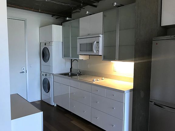 4th image of 751 W Fir St #204