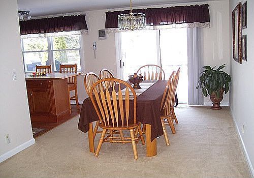 Diningroom open floor plan