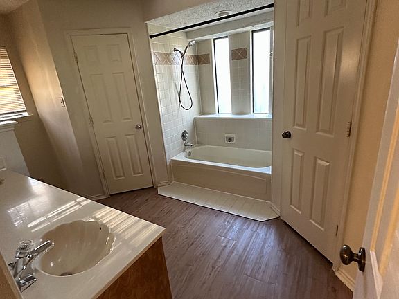 2nd image of 3826 Waterford Way