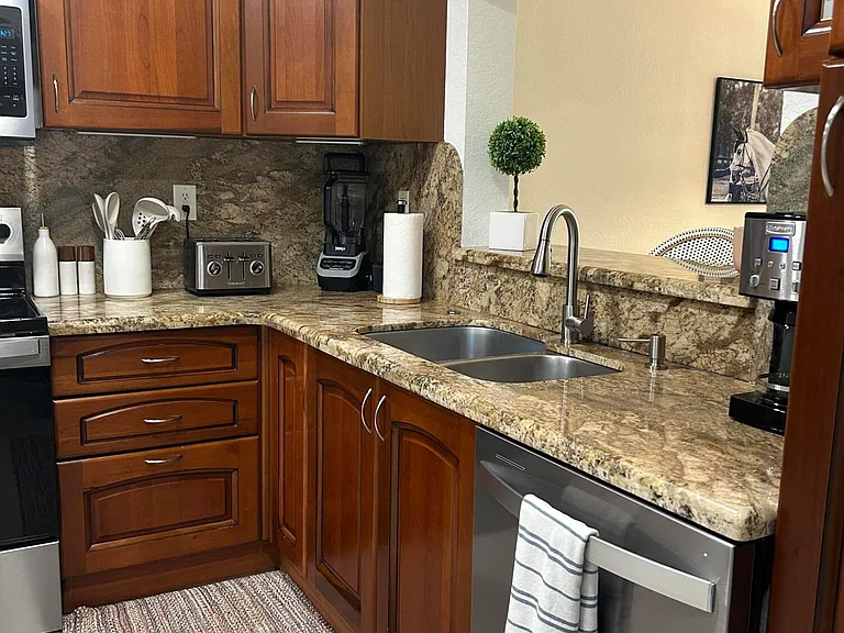 12768 Westhampton Cir — Photo 34