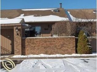 25359 Potomac Dr, South Lyon, MI 48178