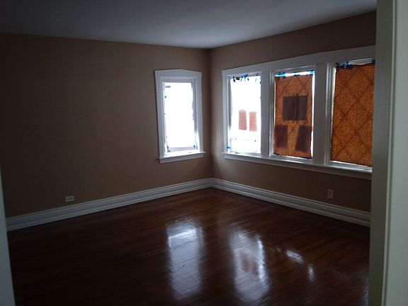 2nd image of 2100 S 9th Ave