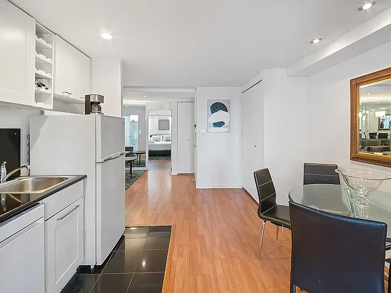 150 W 51st St #1408 — Photo 14