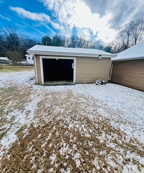 Detached Garage