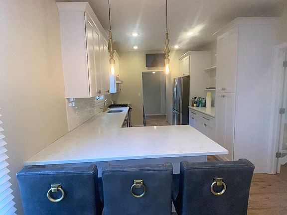 4th image of 304 Sharon Ave Floor 1