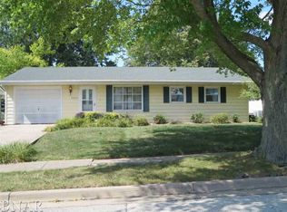3204 Winchester Dr, Bloomington, IL 61704