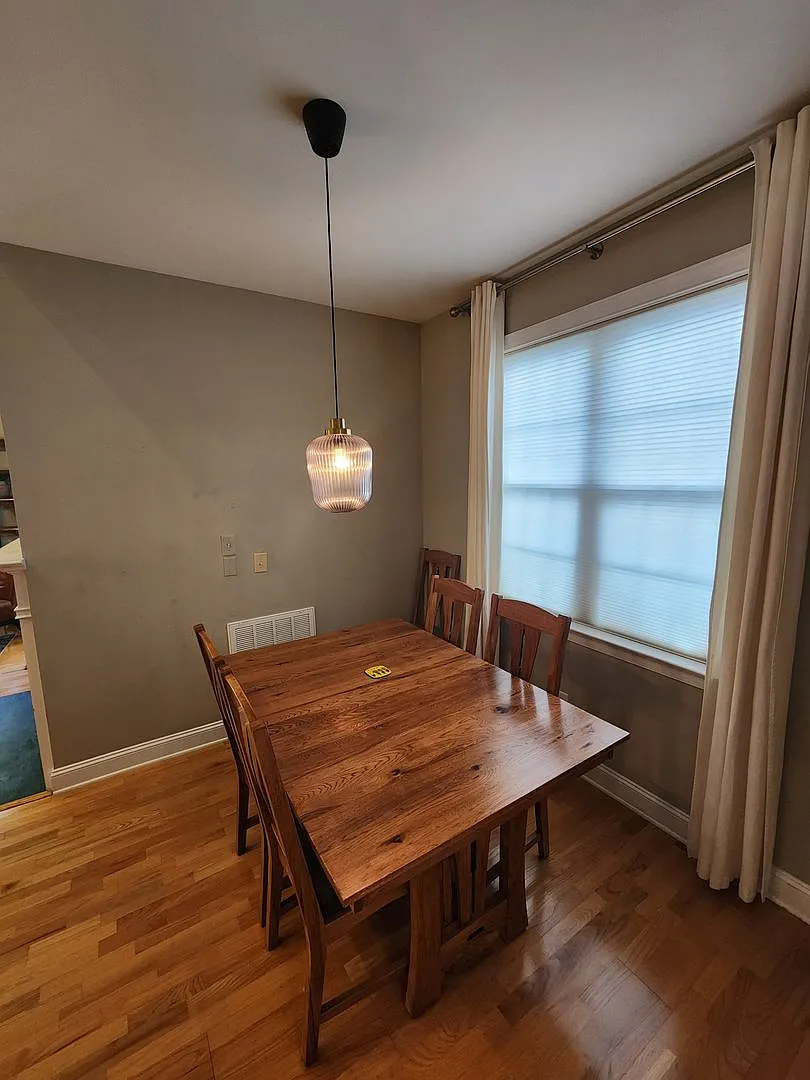 2br/2.5 ba Townhouse - Downtown Carrboro (Partially Furnished) — Photo 4
