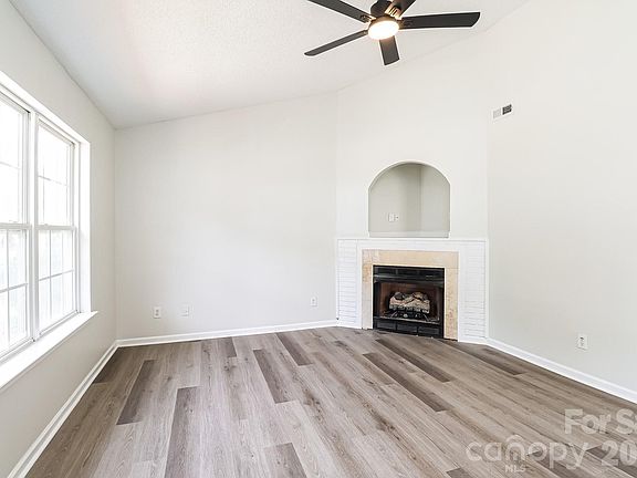 4th image of 4135 Canyon Creek Ln