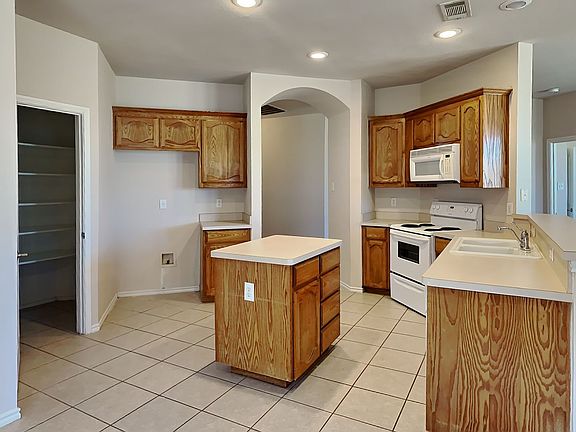 5th image of 12640 Clarksburg Trl