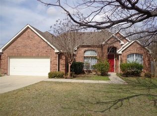 102 Ridge View Ct, Decatur, TX 76234