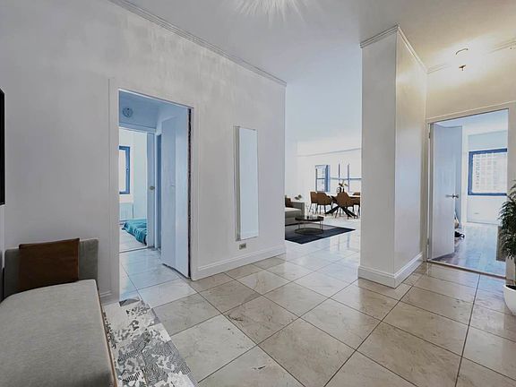 4th image of 58 W 58th St APT 7E