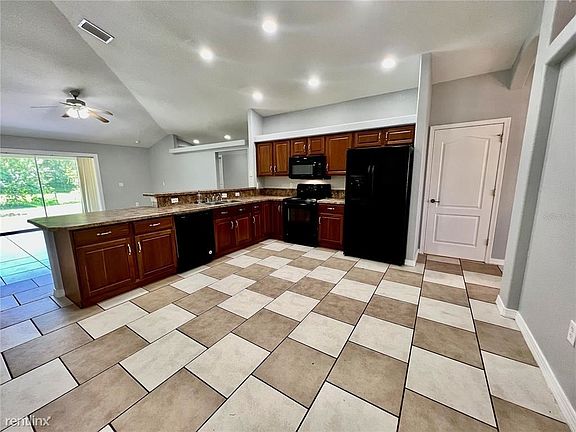 3rd image of 1181R Creekview Ct