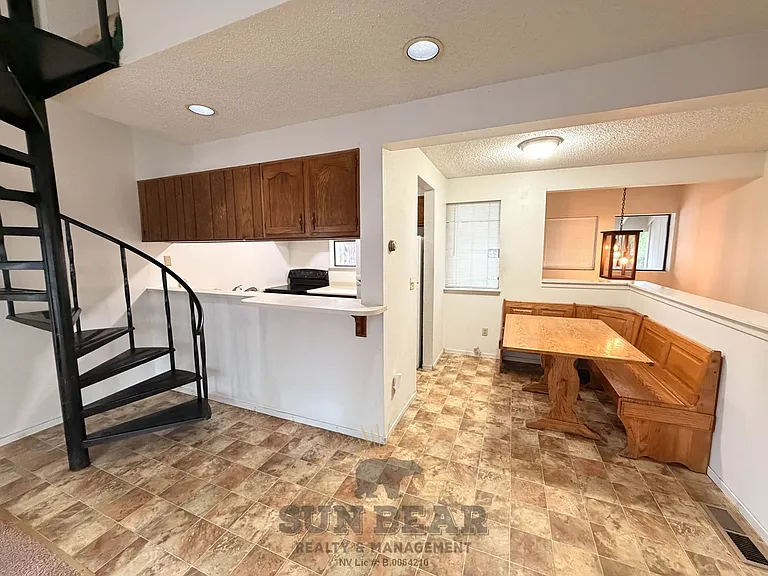 770 Southwood Blvd #8 — Photo 2