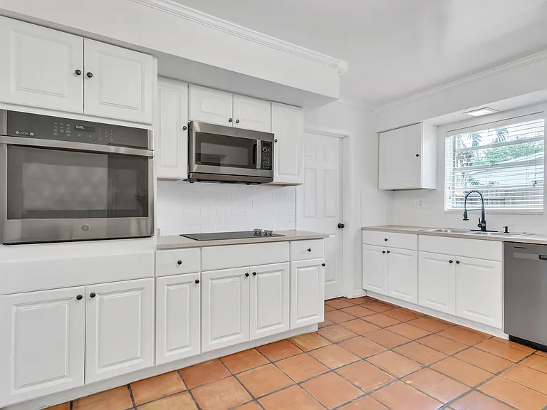 10015 SW 85th Ter — Photo 5