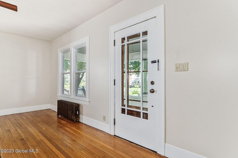 5th image of 749 Decamp Avenue