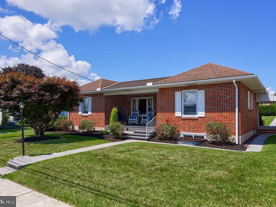 1st image of 345 W Carpenter Ave