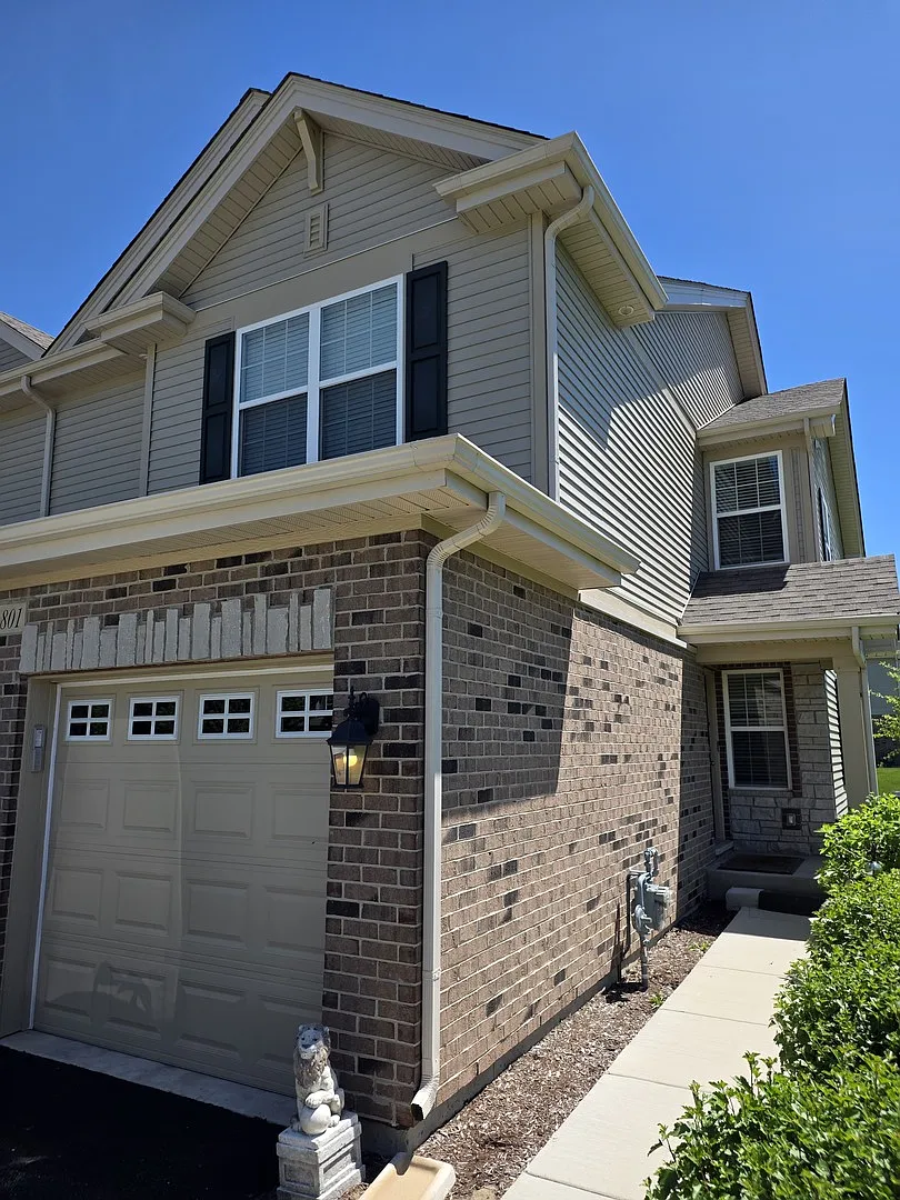 3 bed, 2.5 bath, 1794 sqft, $3,300 — Photo 2