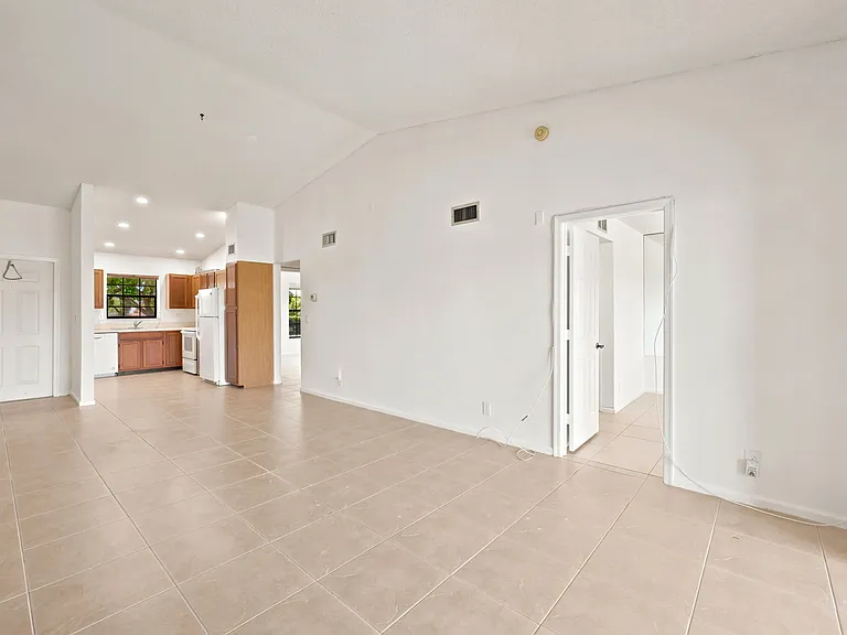 2600 Greenwood Ter #G201 — Photo 5