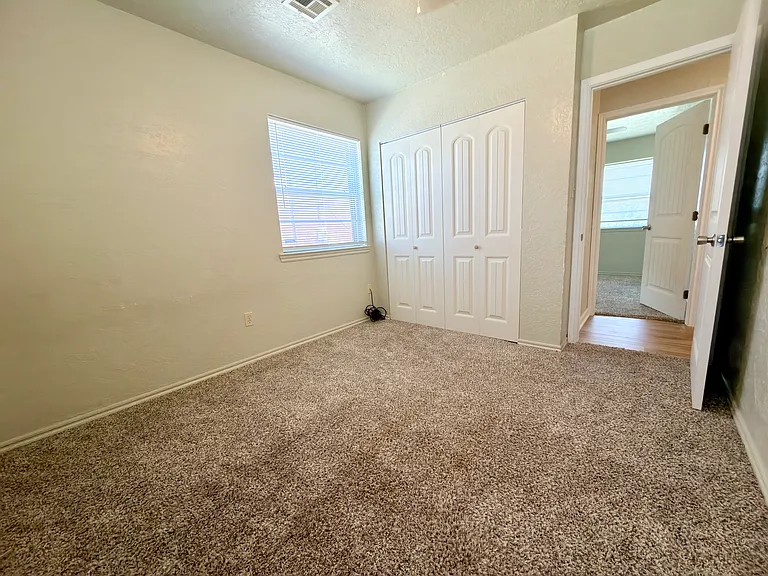 5810 NW Oak Ave — Photo 13