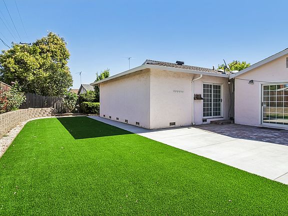 3rd image of 987 Camellia Way