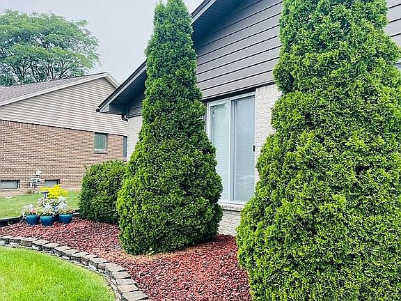 2nd image of 50 Foxboro Dr