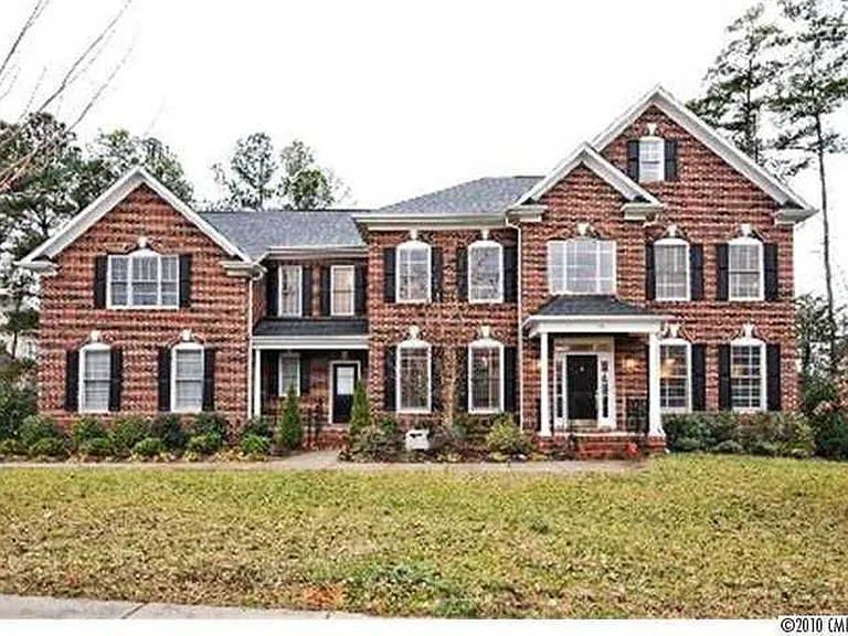 715 Fairway Point Dr — Photo 1