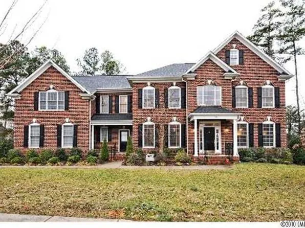 715 Fairway Point Dr, Tega Cay, SC 29708