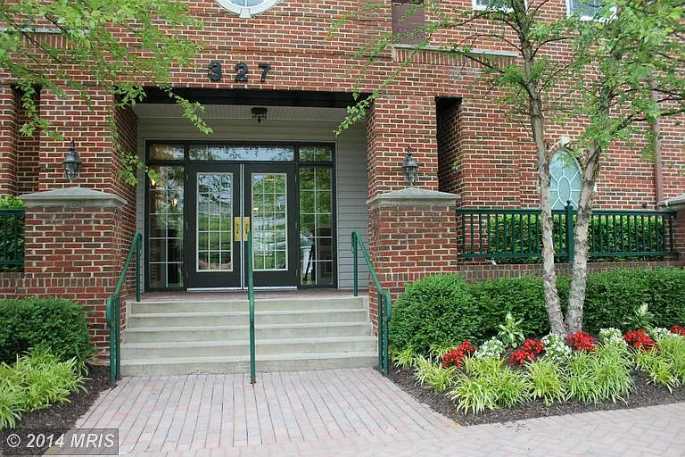 327 King Farm Blvd APT 102 photo 1