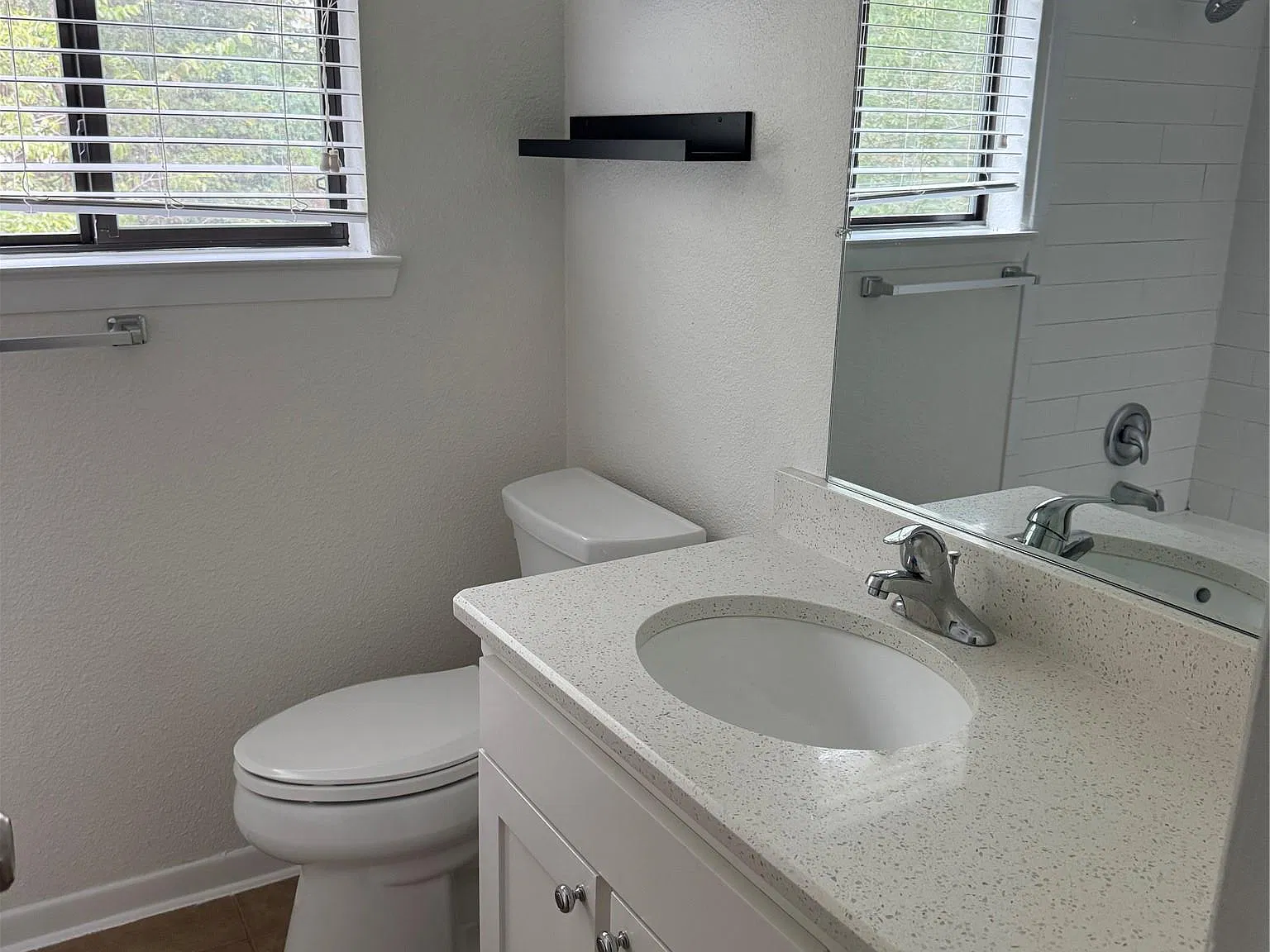 2 bed, 1.5 bath, 988 sqft, $1,900 — Photo 3