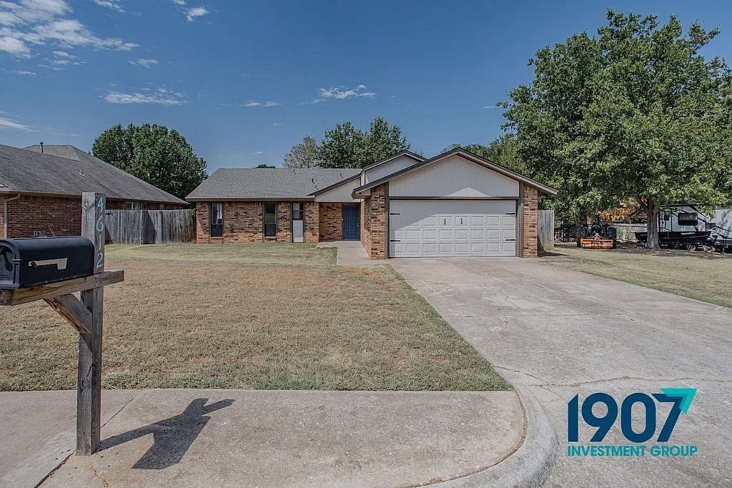 3 bed, 2.0 bath, 1414 sqft, $1,550 — Photo 1