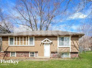 301 NE Lakeview Dr, Blue Springs, MO 64014