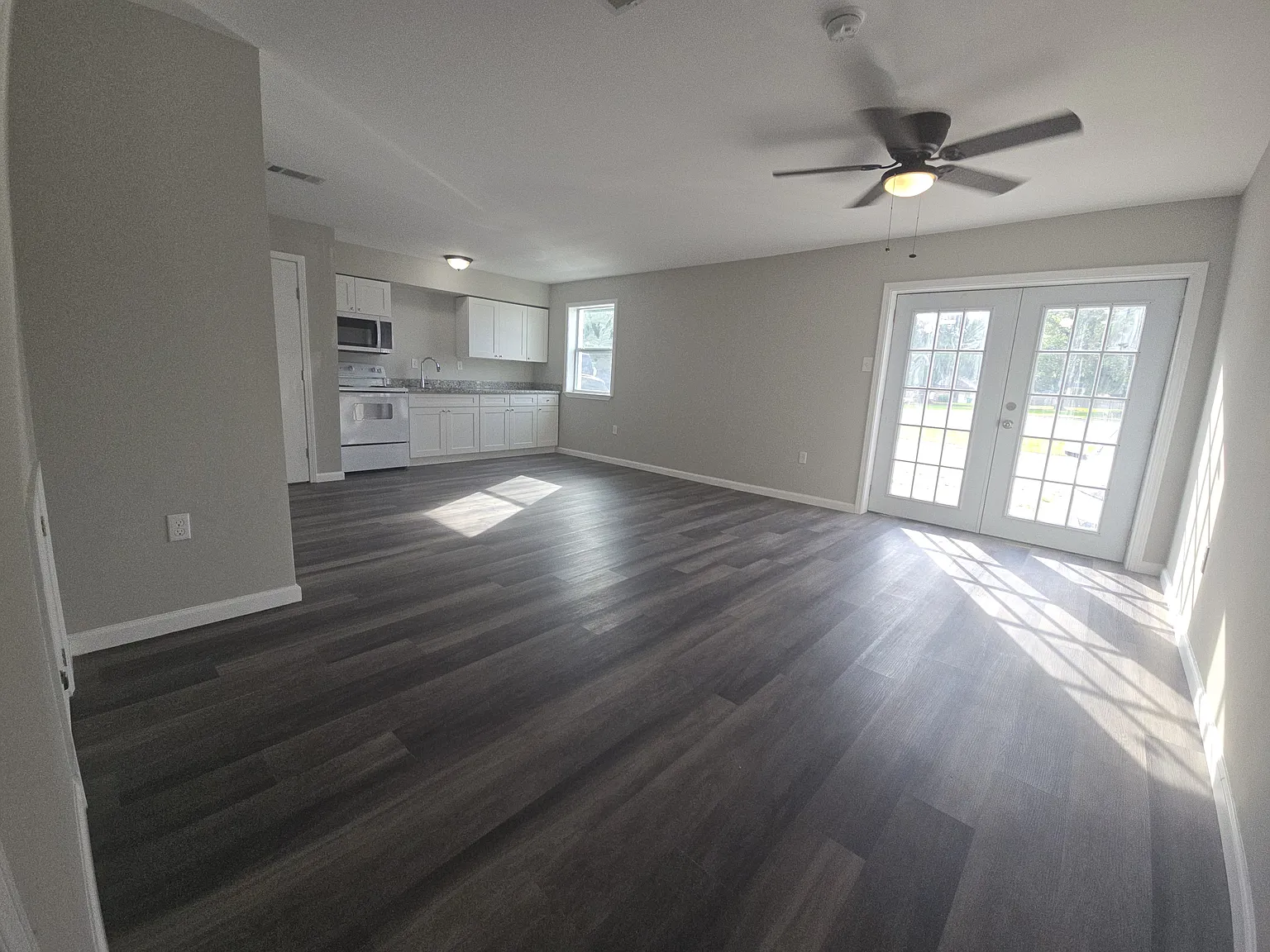 207 River Oaks Dr — Photo 1