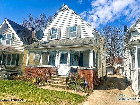 2nd image of 3527 Hazelhurst Ave