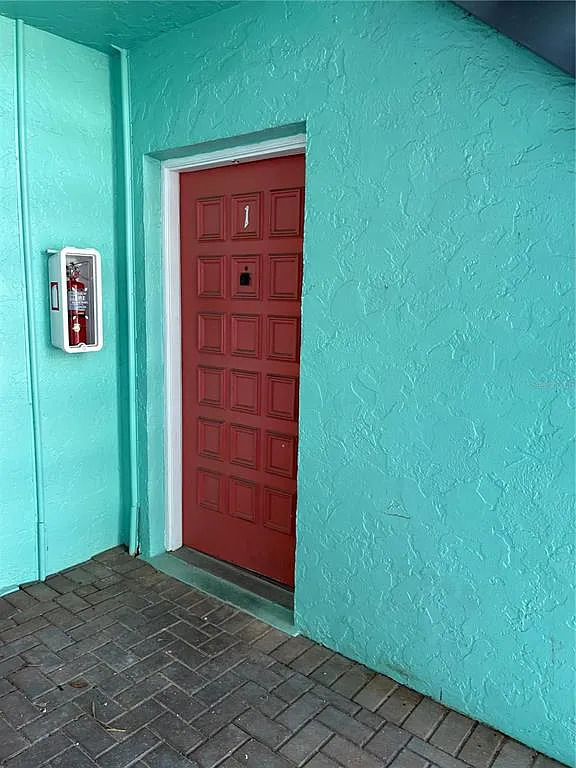 2 bed, 1.0 bath, 1100 sqft, $2,100 — Photo 2
