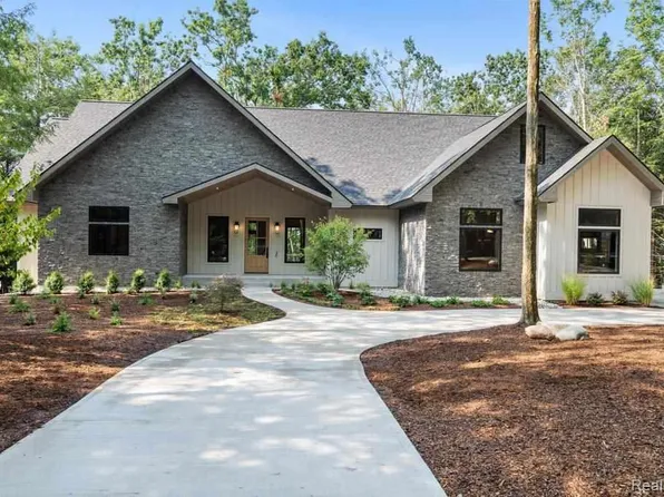 1333 Pinetree Trl, Harbor Springs, MI 49740