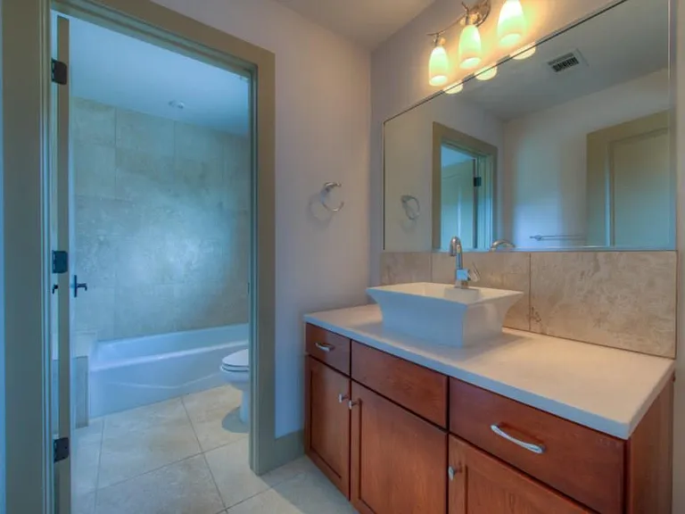 605 Peacock Ln #C — Photo 10