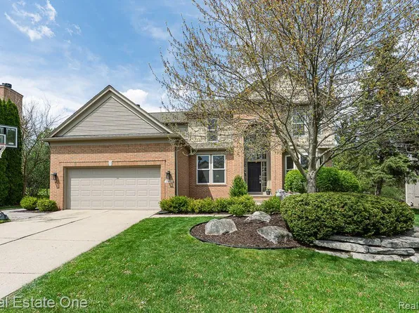 1891 Beaver Creek Dr, Rochester, MI 48307