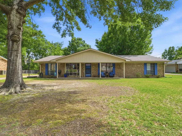 110 E Larkspur St, White Oak, TX 75693