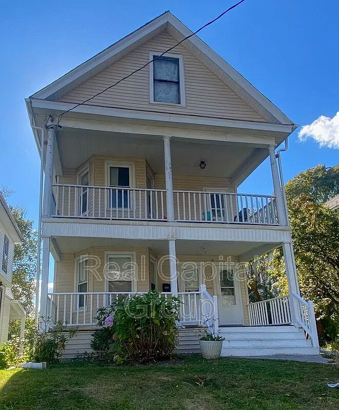 3 bed, 1.0 bath, 1100 sqft, $1,695 — Photo 1