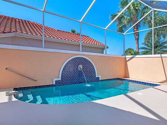 4th image of 368 Pindo Palm Dr