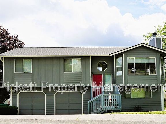 3rd image of 1367 NW Rockford Cir