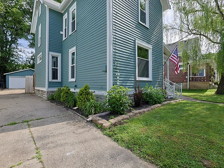 6118 Prentice St — Photo 3
