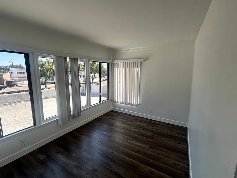 5623-5633 W Venice Blvd — Photo 16