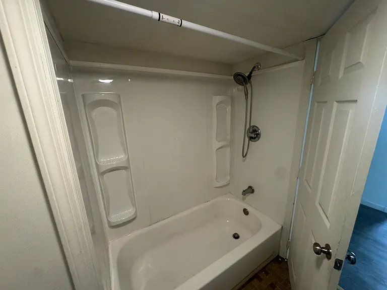 910 Oliver St #5 — Photo 5
