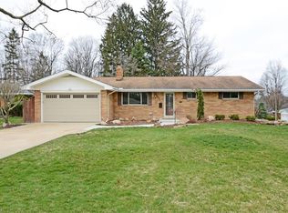 5252 Evergreen Dr, North Olmsted, OH
